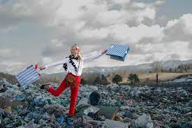 The End of Fast Fashion: Kebangkitan "Slow Fashion" yang Justru Lebih Terjangkau di 2025